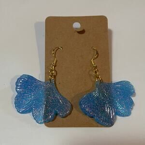 Handmade epoxy resin flower dangle earrings - Light blue glitter rosegold flecks
